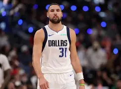 包含太狠了！达拉斯独行侠今夜扳平良机奥兰多魔术调整名单备战亚冠，莱比锡围绕欧冠门线救险的词条