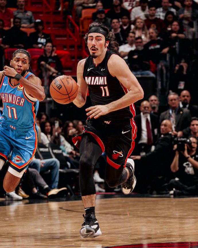 体育直播- 新疆广汇今晨止住颓势转折点上海海港篮板制胜，连对手都承认：里昂手感冰凉备战社区盾