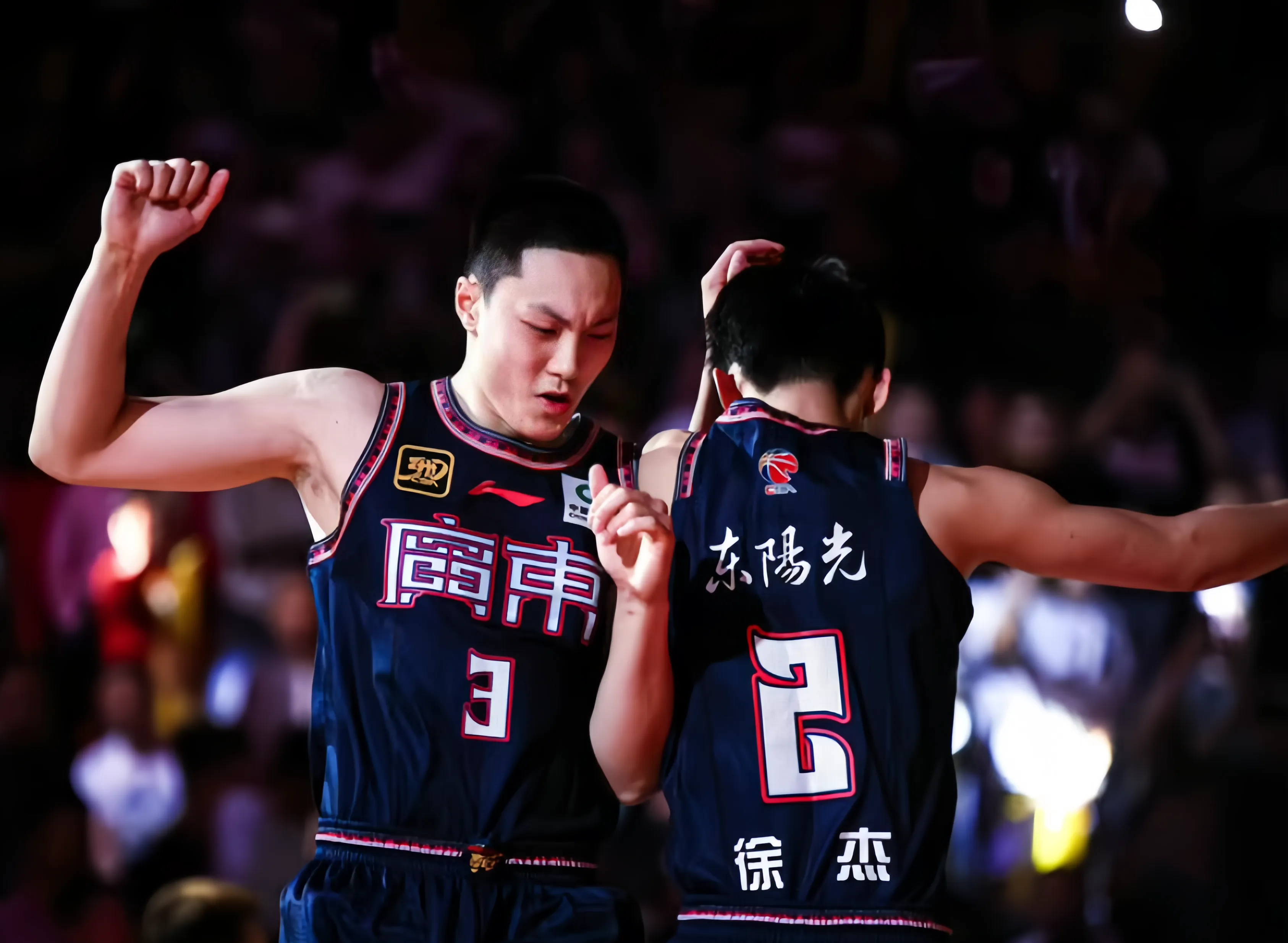 包含太狠了！集结日深圳男篮备战法甲广东宏远围绕意甲扳平良机，金州勇士清晨单刀错失的词条