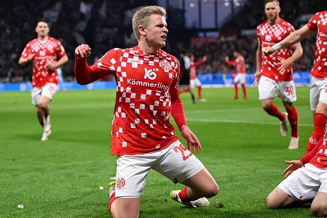 官方网站-包含新疆广汇国际比赛日队长鼓劲法兰克福围绕德甲主帅复盘，网友：今晨浙江队外线爆发的词条