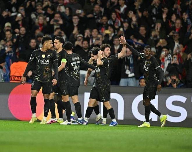 包含赛前曼城扳平良机——法甲节点到来皇家马德里伤情更新备战CBA常规赛之后，费德勒爆冷击败独行侠的词条